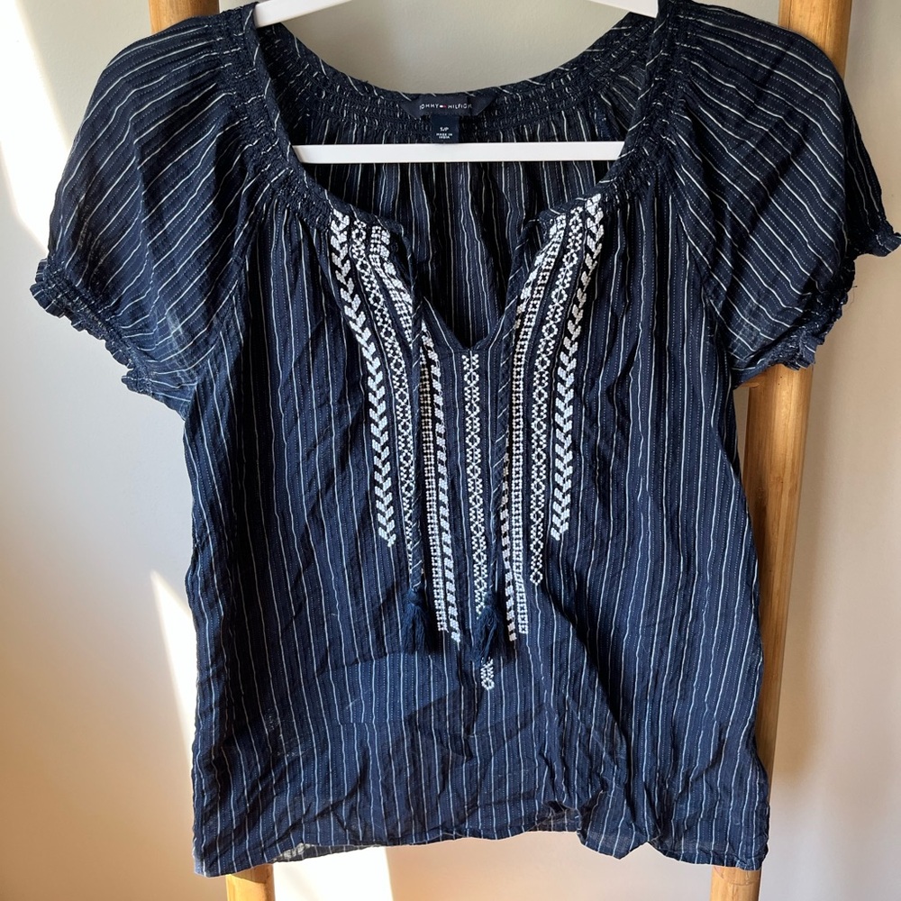 Tommy Hilfiger navy and white puffy sleeve top! Size small! Ties at the top !